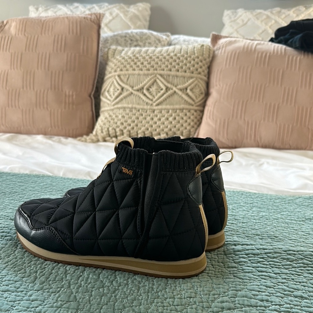 Teva Women's Black Quilted Shoes
